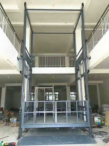 導(dǎo)軌式升降貨梯家用小型貨梯車間倉庫貨物提升機(jī)簡(jiǎn)易鏈條式升降貨梯