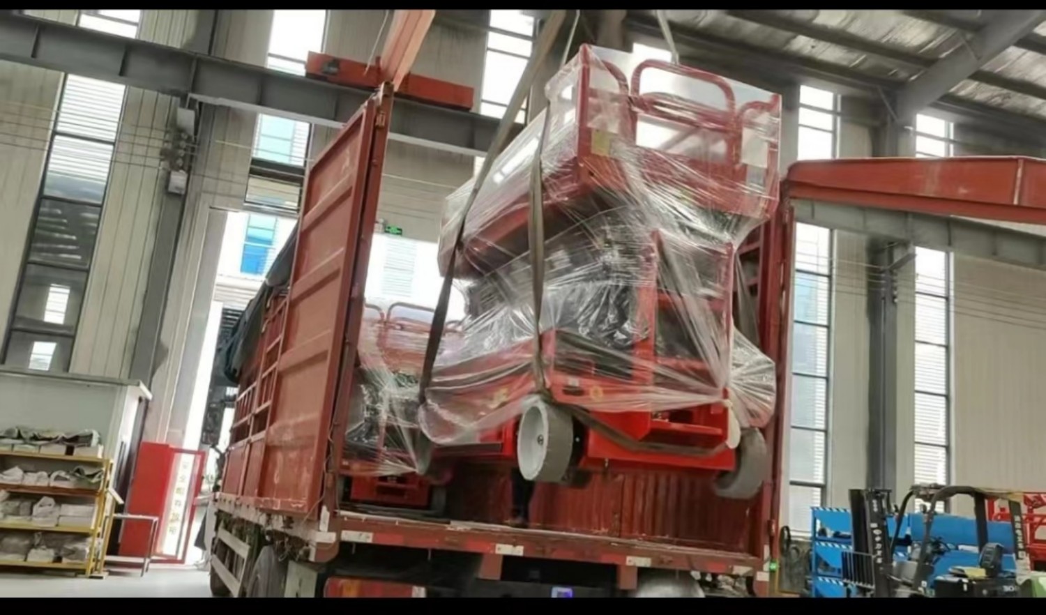 自行走12米剪叉升降平臺(tái)(圖2) 9d08ae3cc124e655a412cf84ffffc3f.jpg