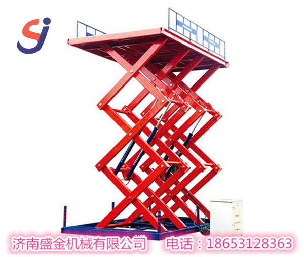 操作升降機(jī)要確保周圍環(huán)境的安全性(圖3) \